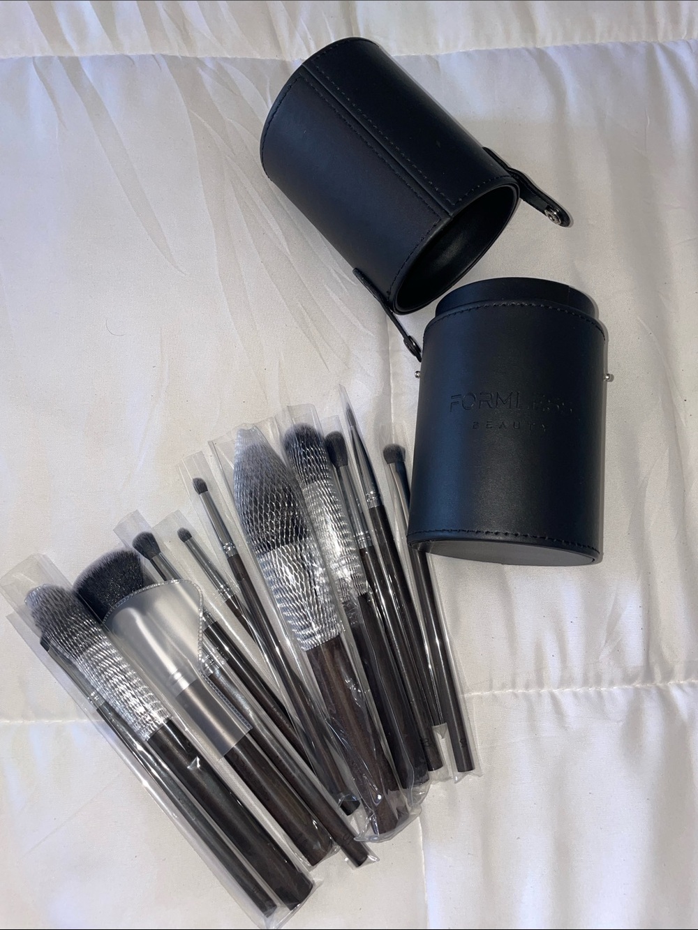 Formless Beauty Black Brush Set with Travel Case